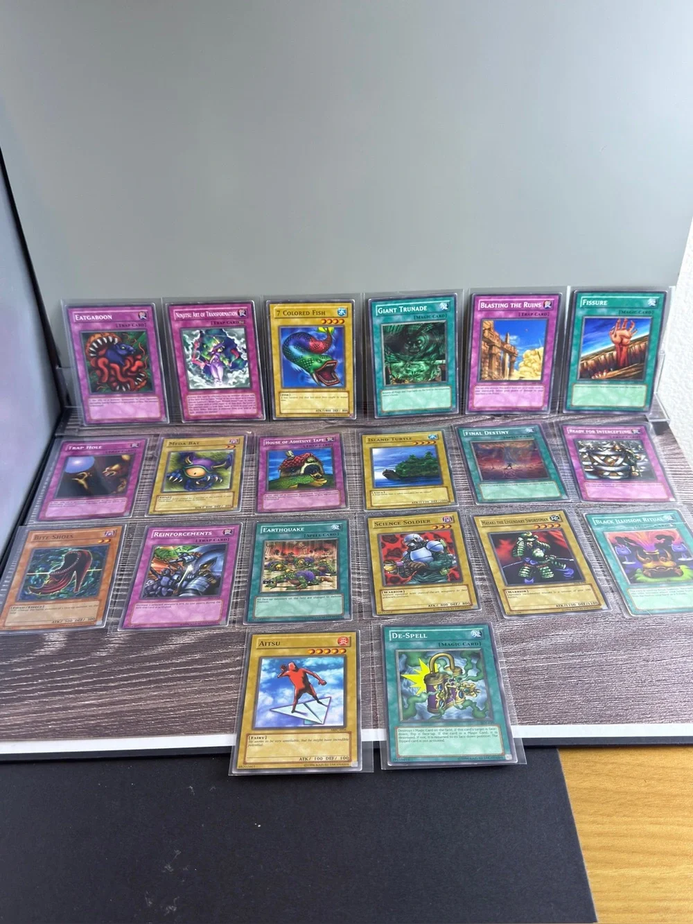 Yu-Gi-Oh! Lot of 20 Vintage Cards • Mixed Monsters/Spells/Traps